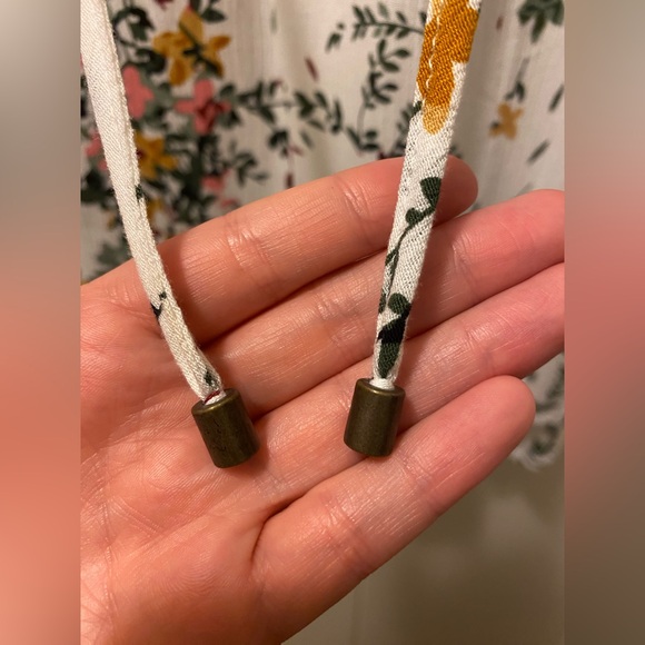 White Floral Sleeveless Top (multicolor) - Picture 4 of 13